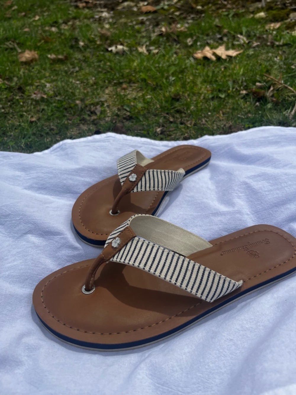 Tommy Bahama Women’s Flip Flops Striped Sandals Brown Beach Summer Casual